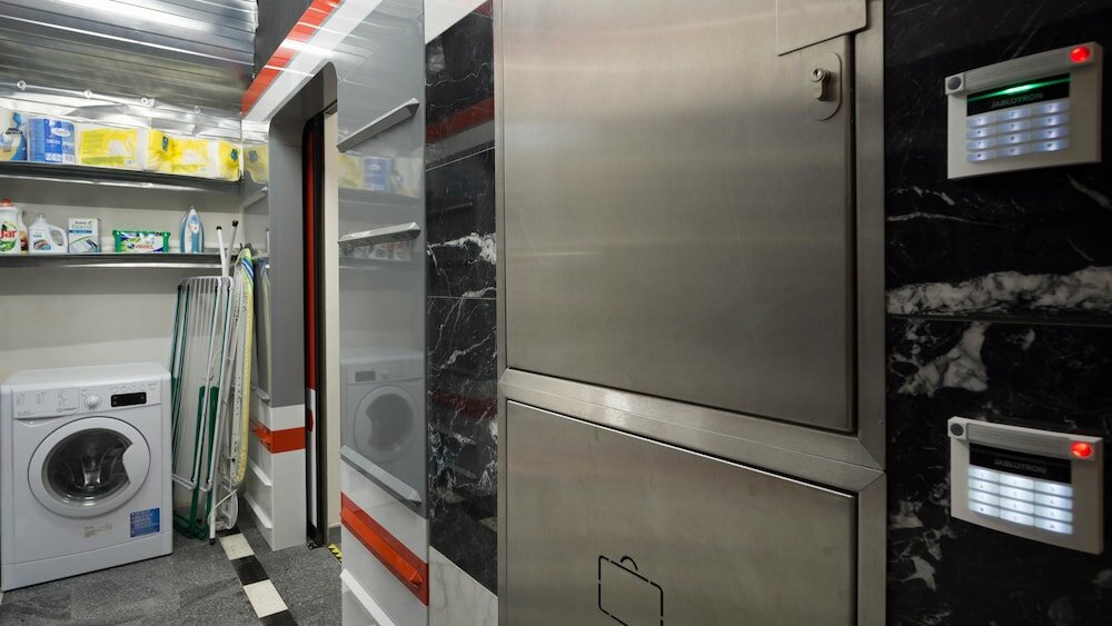 Фото Metro Apartment