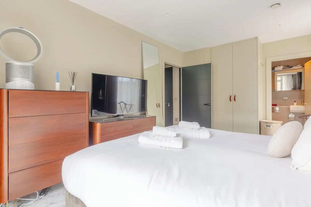 Фото Chic 2bd Flat With Roof Terrace - Kilburn