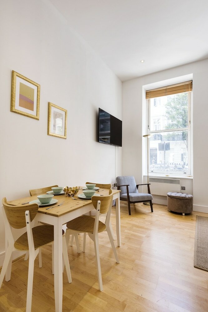 Фото Queensway 1