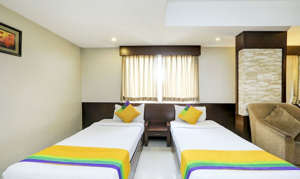 Фото Itsy by Treebo - Greenwood Inn And Suites