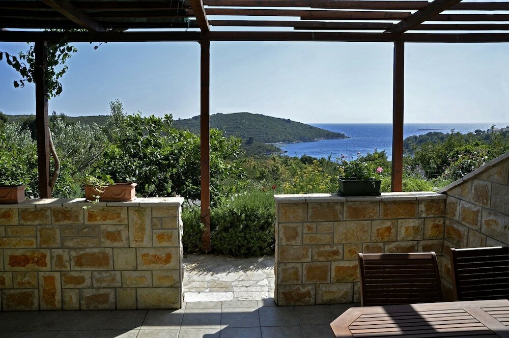 Фото Toni - With Pool and View - A1