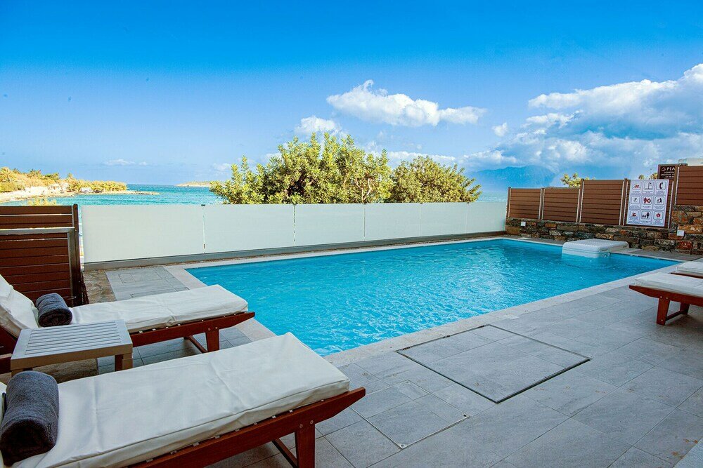 Фото Ammos Luxury Suites