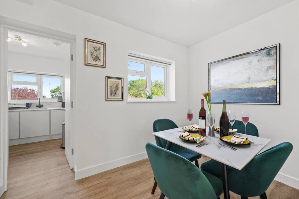 Фото Gorgeous 3 Bedroom Duplex Apartment in West London