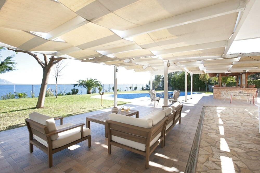 Фото Spacious villa at Ilia Edipsou