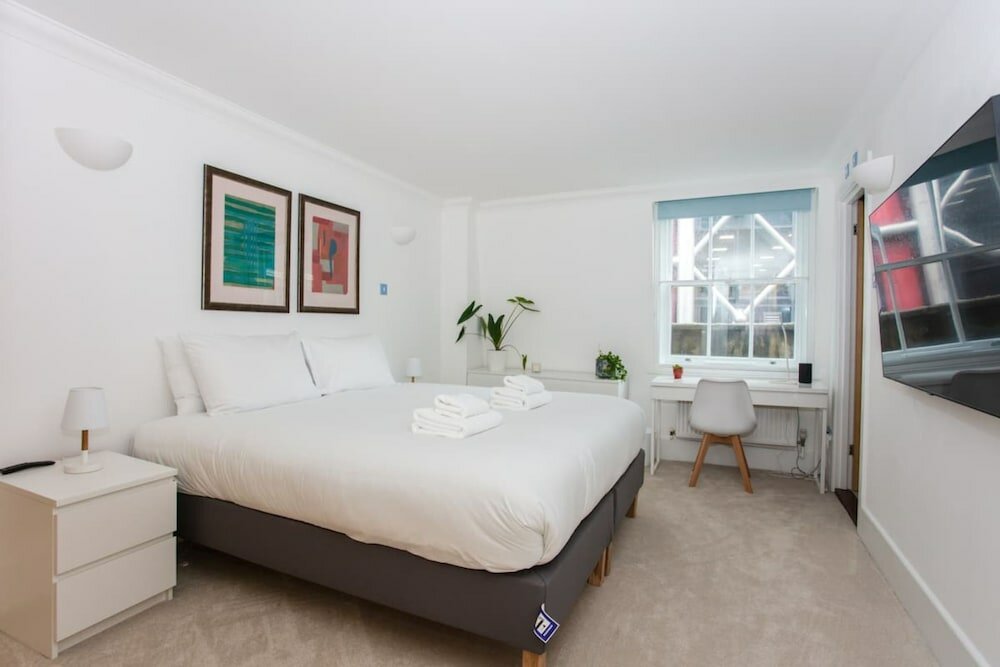 Фото Modern 2 Bedroom Apartment in the Heart of London