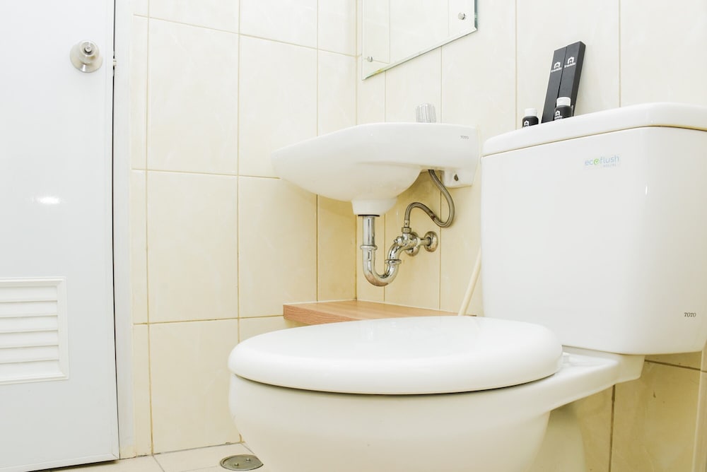 Фото Comfort And Homey 2Br At Springlake Apartment Bekasi