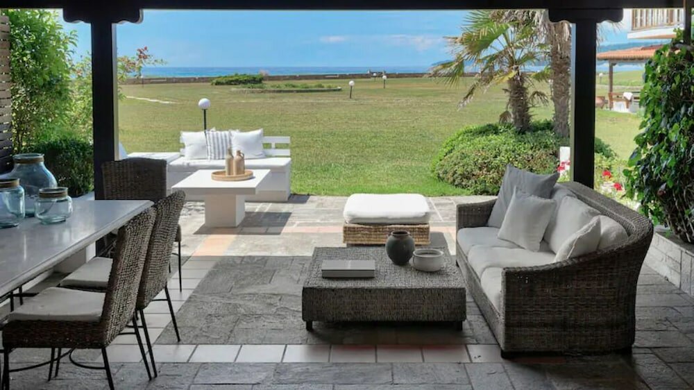 Фото Soleado Beachfront Villa