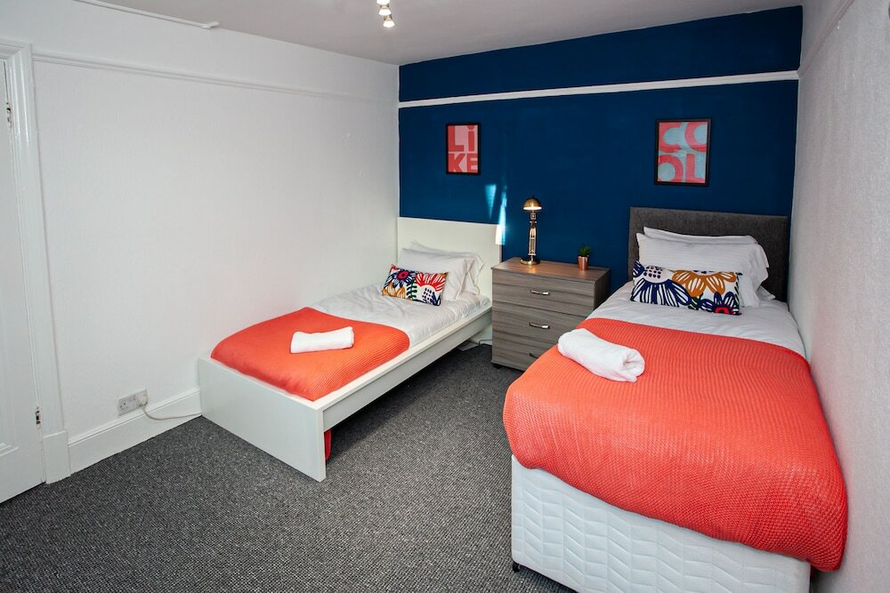 Фото The Manchester Pad - Sleeps 12