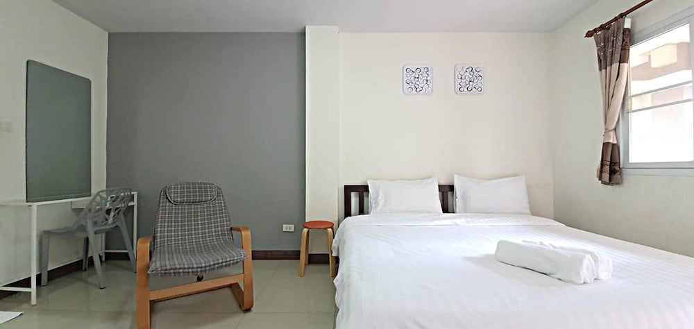 Фото Eec Home North Pattaya - Naklua