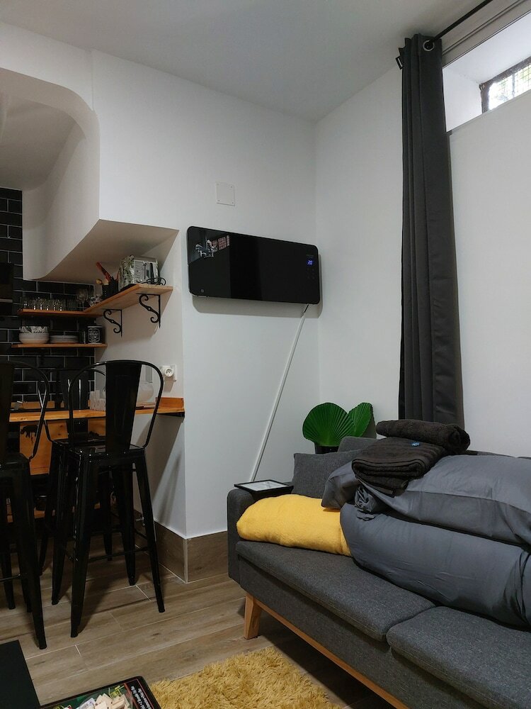 Фото Calle de Esteban Terradas 3 bajo