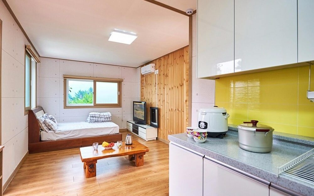 Фото Yeosu Dolsan Healing Pension