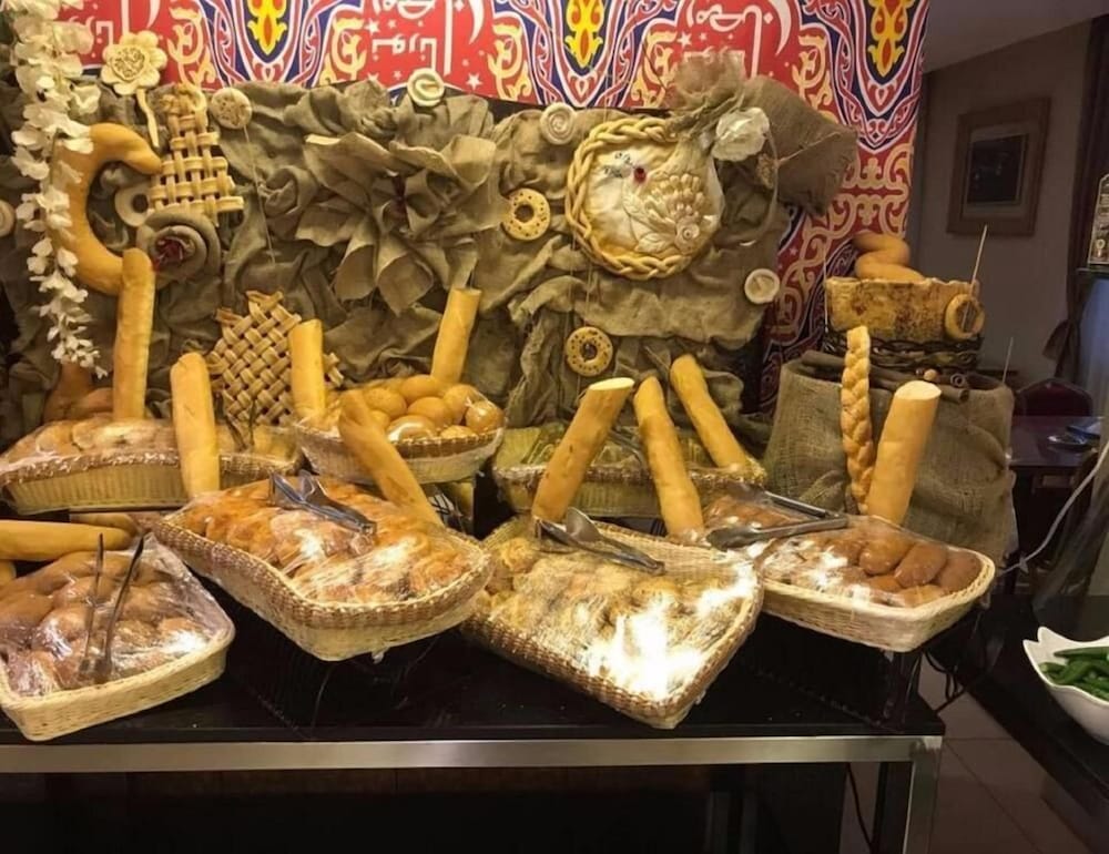 Фото Barakat Burhan Hotel