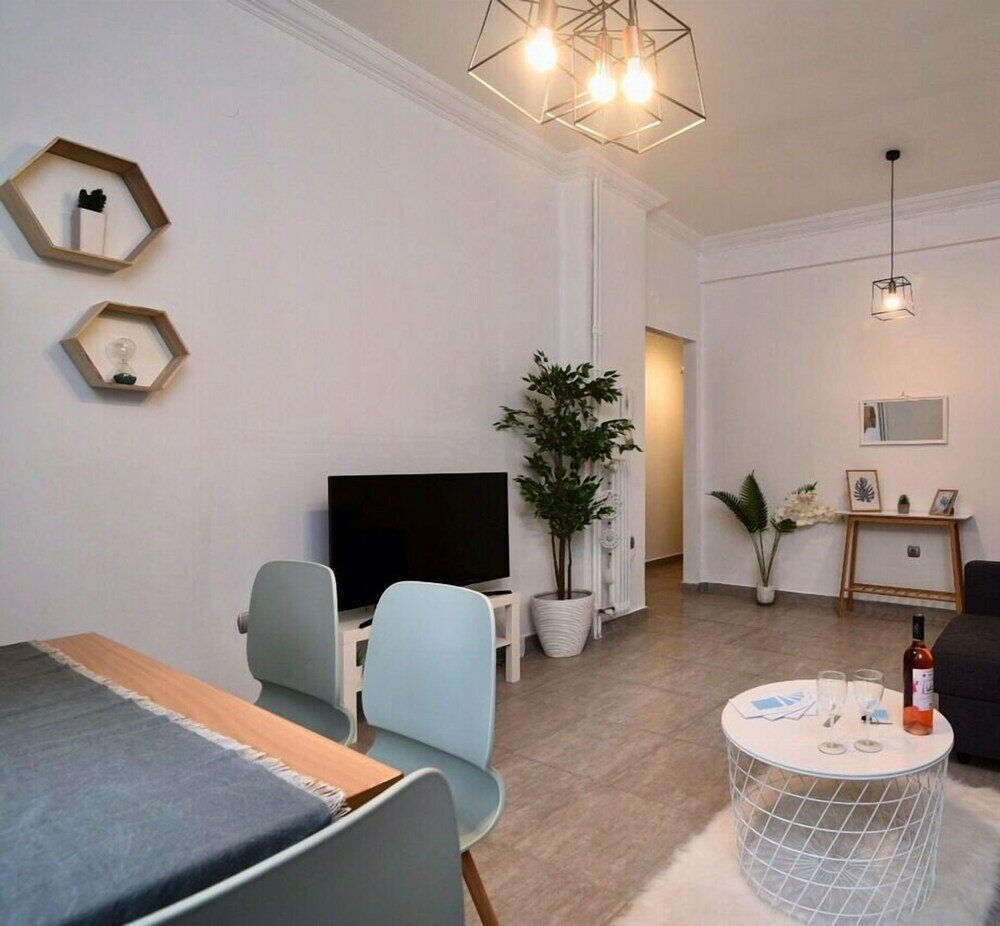 Фото New Apartment in the heart of Koukaki Orlof str