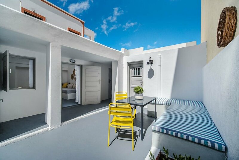 Гостиница Villa Tholos - 400m from Kamari Beach
