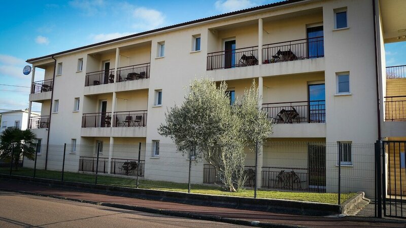 Гостиница Apparts Confort 87 в Лиможе