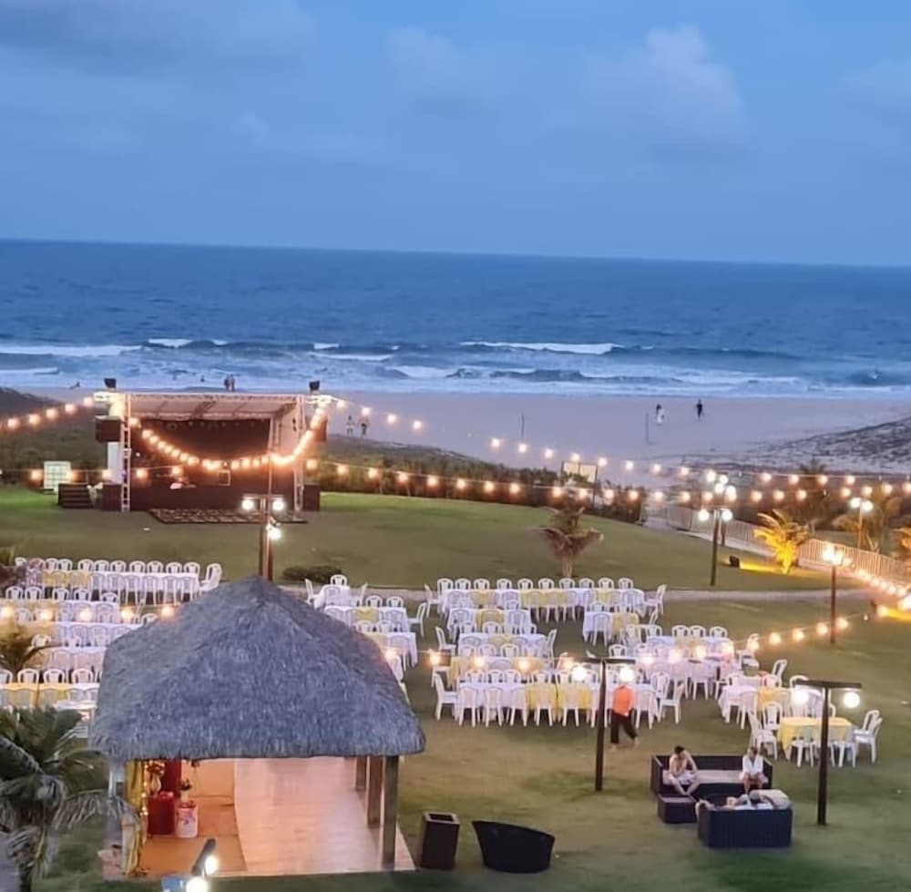 Фото Beach Living, Frente Mar, 400m Do B Park, com Toboagua E Restaurante