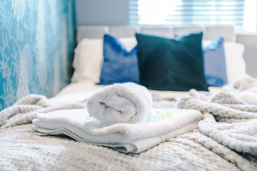 Фото One&Two Bedroom Luxe Apts near Trafford