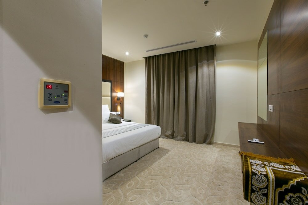 Фото Zara Suites Hotel