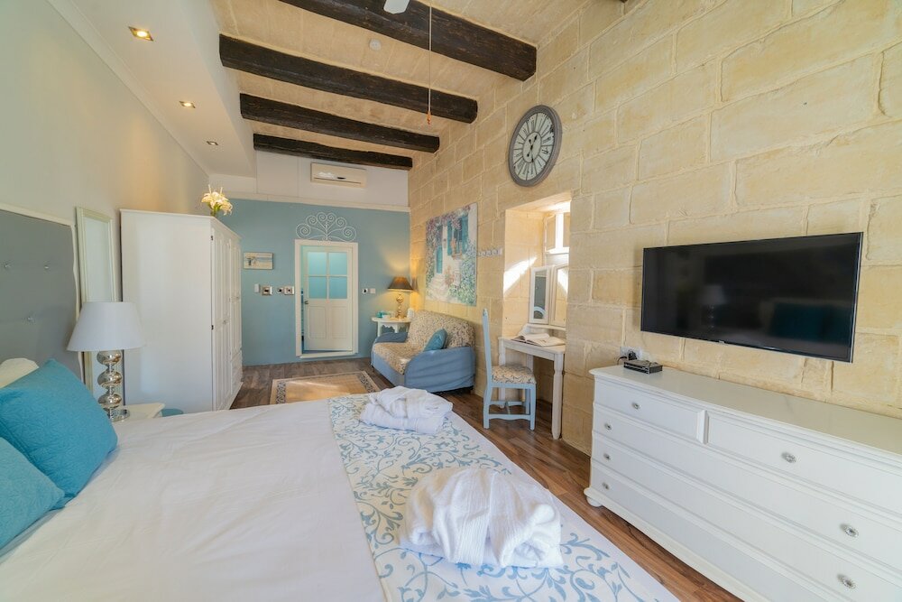 Фото Village Knights B&b