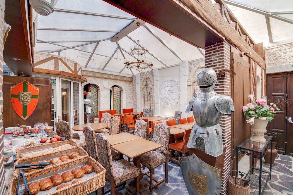 Фото Brit Hôtel Les Comtes de Champagne Centre Historique