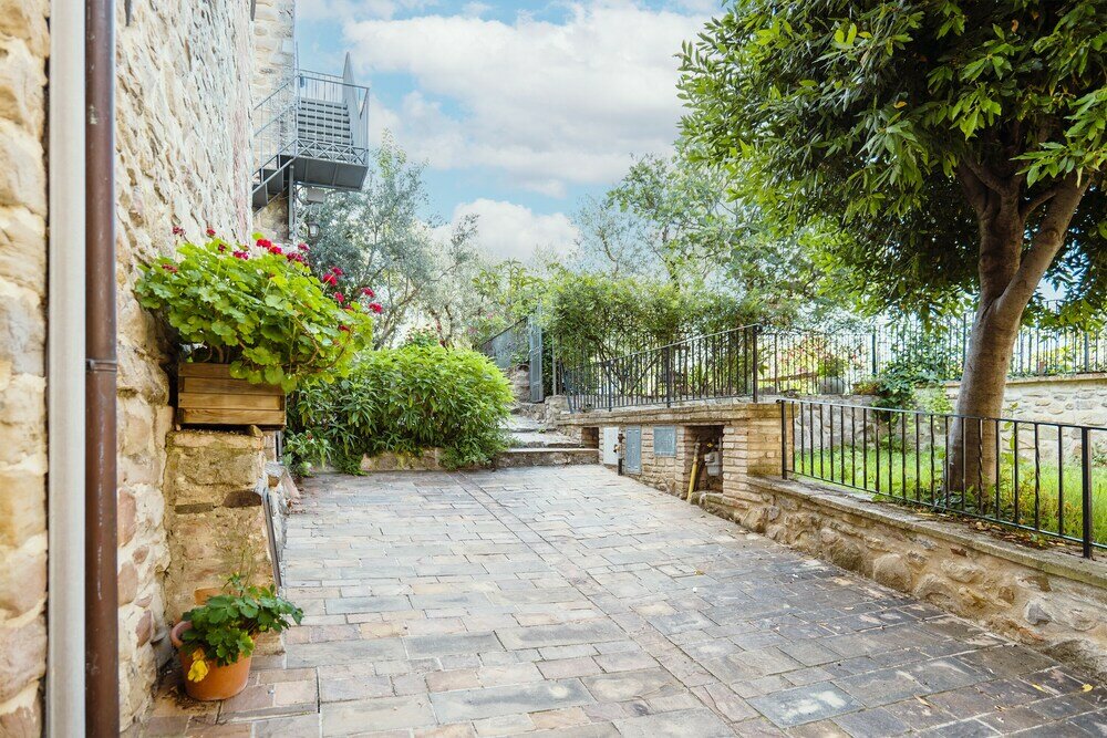 Фото Castello di Cisterna Umbria