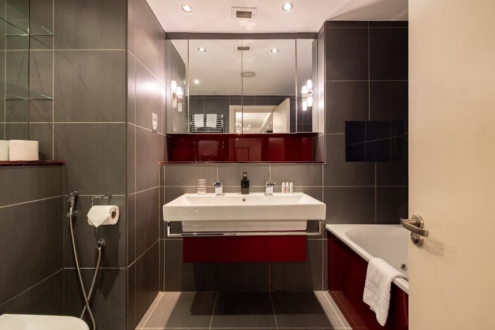 Фото The River Thames View - Stunning 2bdr Flat With Study Room + Balcony