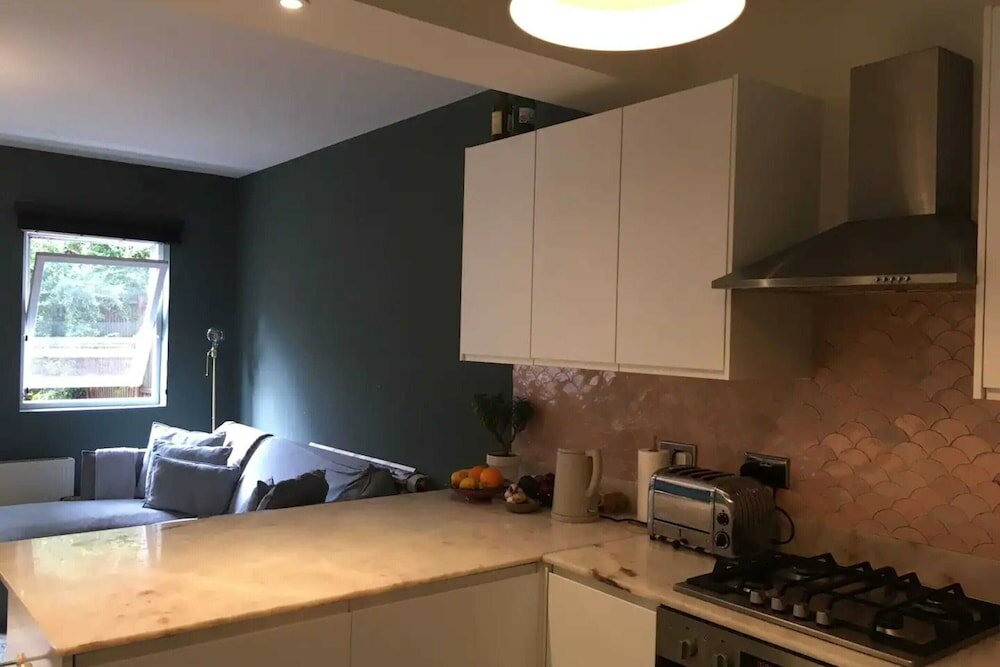 Фото Stylish 1 Bedroom Apartment in Vibrant London Fields