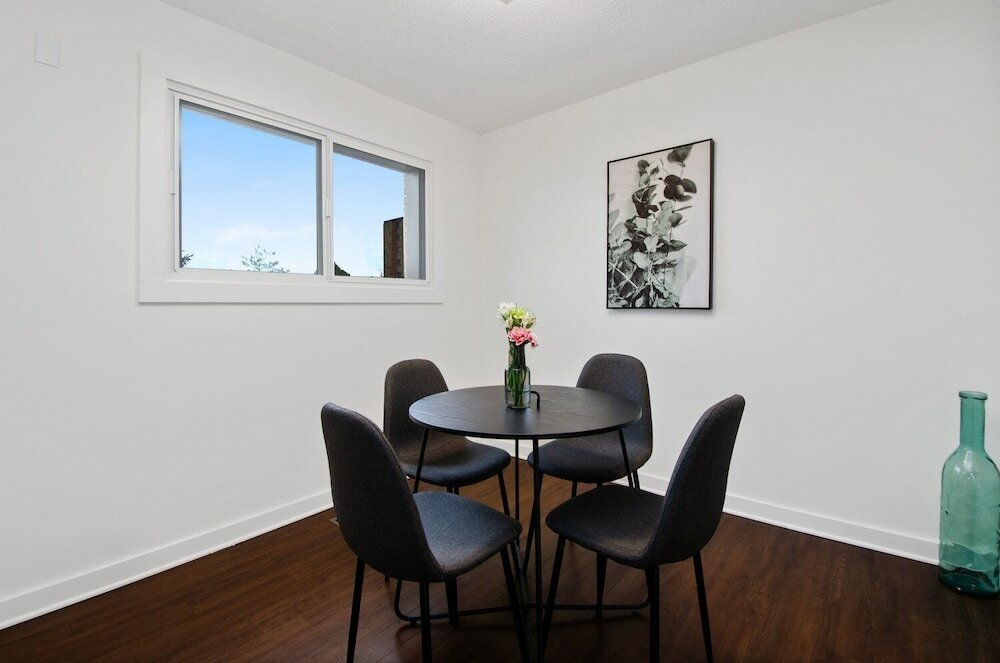 Фото Charming 2br in the Heart of Montréal