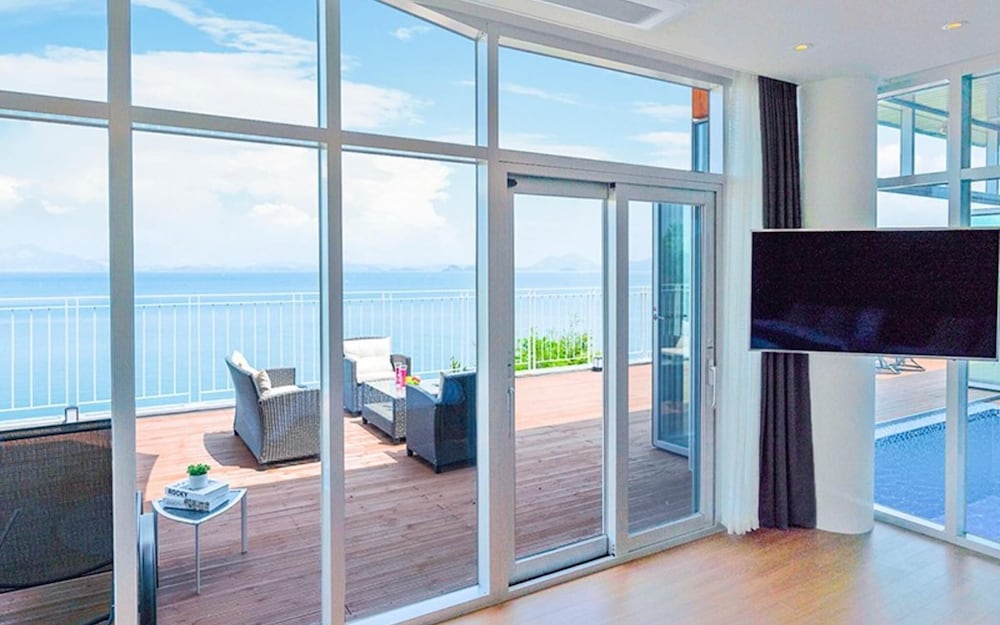 Фото Yeosu Marine Terrace Poolvilla