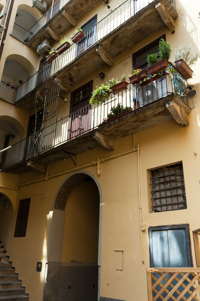 Фото Typical Apartment on River Naviglio Darsena