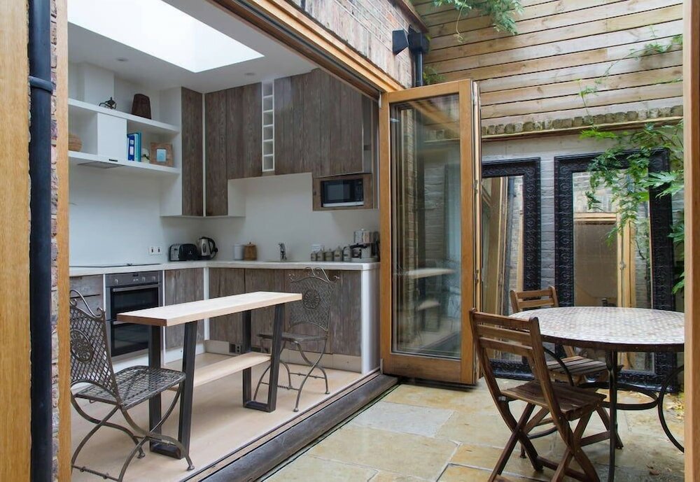 Фото Retreat to a Stylish Flat in Chelsea