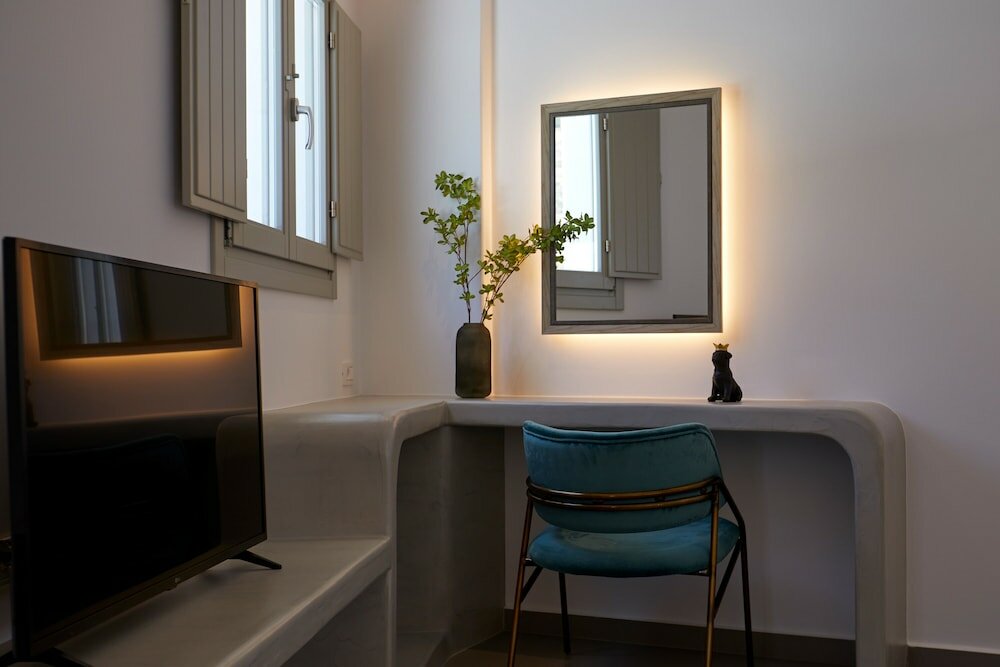 Фото Mountain and Sea Suites