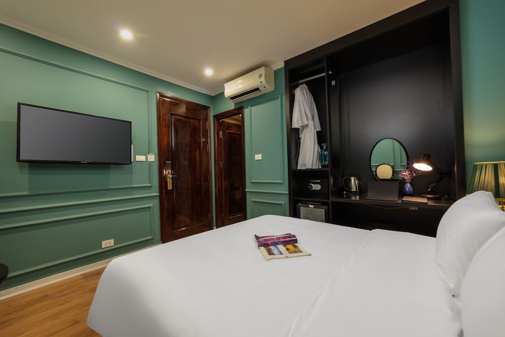 Фото Madelise Adora Hotel