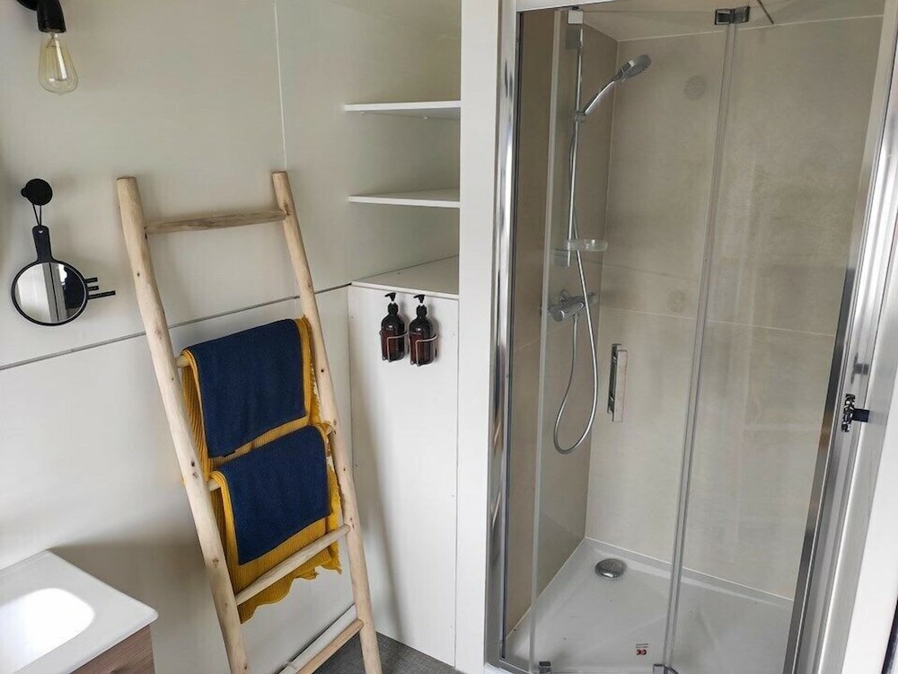 Фото Péniche Carpe Diem La Rivière House