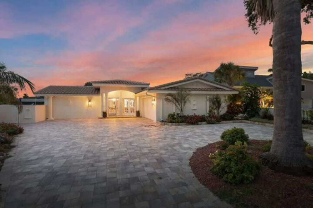 Фото Experience The Ultimate in Luxury Living