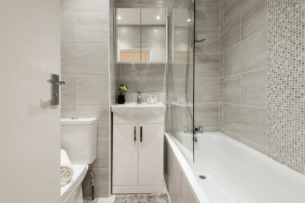 Фото Earl's Court Ongar Road Apartments by Flying Butler