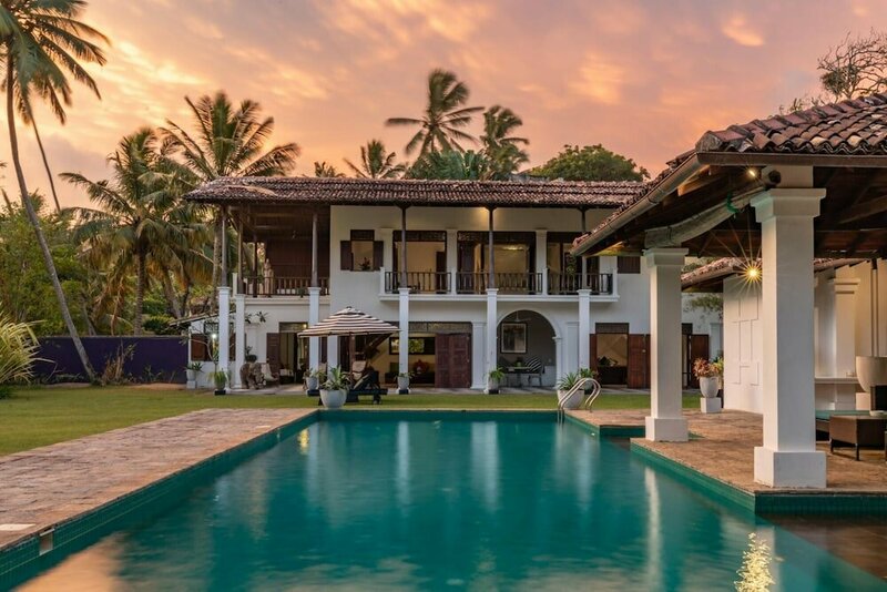 Гостиница Lovely Lakeside Villa With Large Pool Poolside Dining