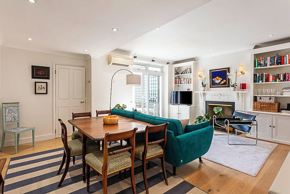 Фото Kensington Retreat With Private Patio