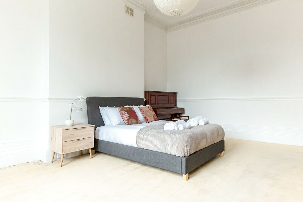 Фото Spacious 1br Period Apartment Hampstead