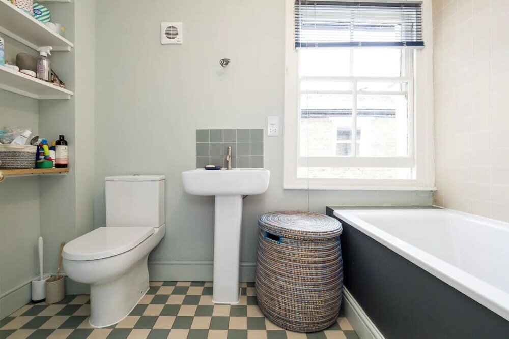 Фото Lovely 4 Bedroom Terraced Family Home