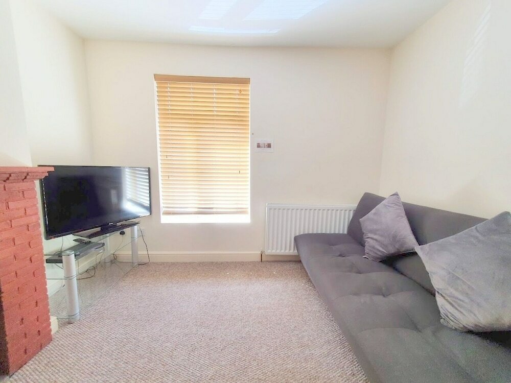 Фото 2-bed Flat With Superfast Wi-fi Dw Lettings 29br