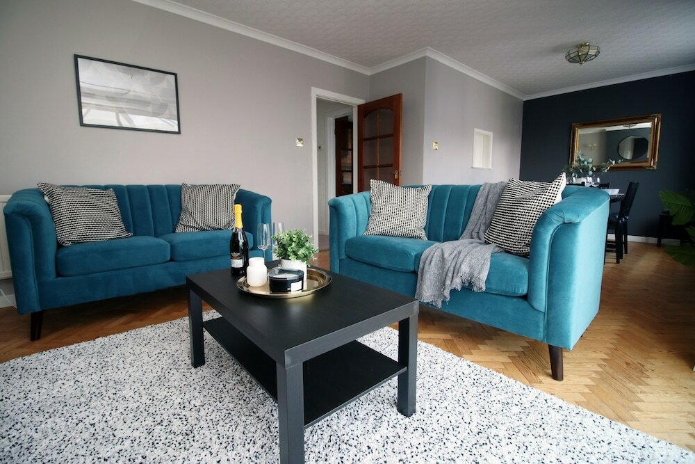 Фото Becky's Bungalow by Tŷ Sa - New Sleeps 8