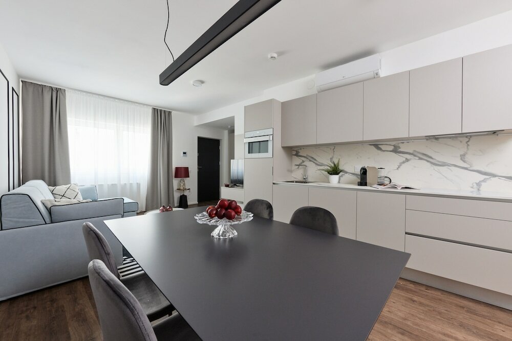 Фото The Amberlyn Suite Hotel