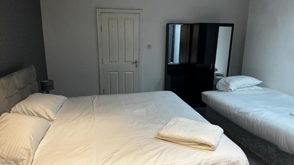 Фото Oyo The Pleasant House