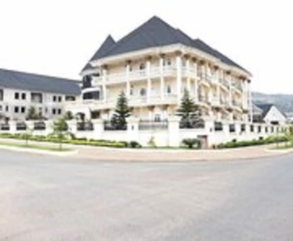 Фото отеля 1