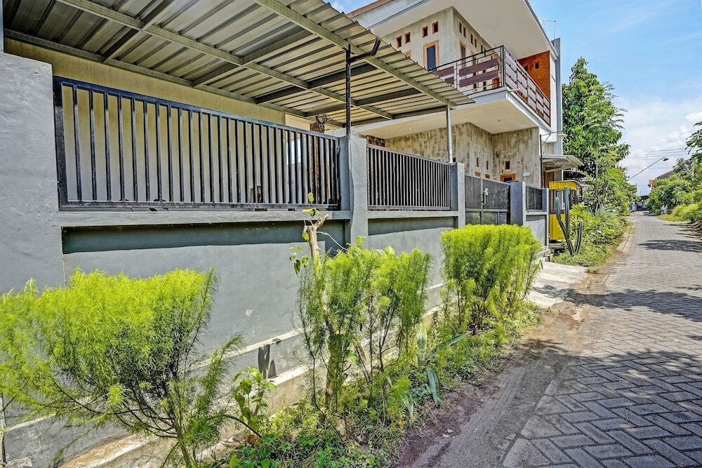 Фото Spot On 91824 Rumah Kaloka Syariah