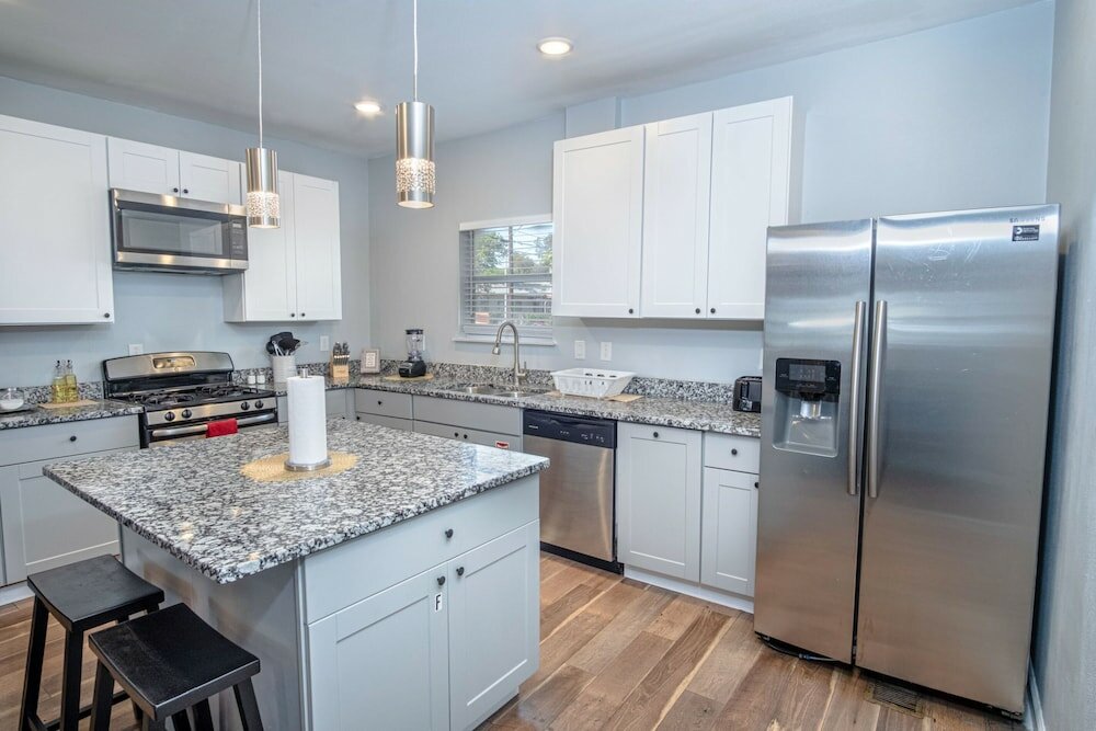 Фото Magnificent Large Home Near Downtown