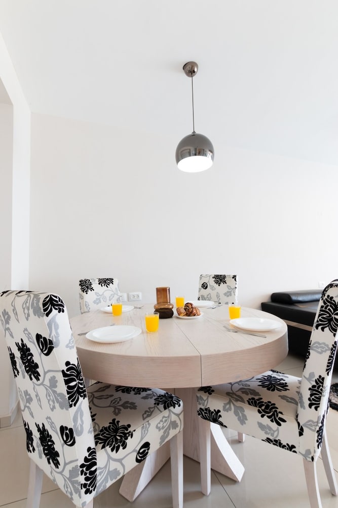 Фото Luxury Tower parking Shopping Mall 2br