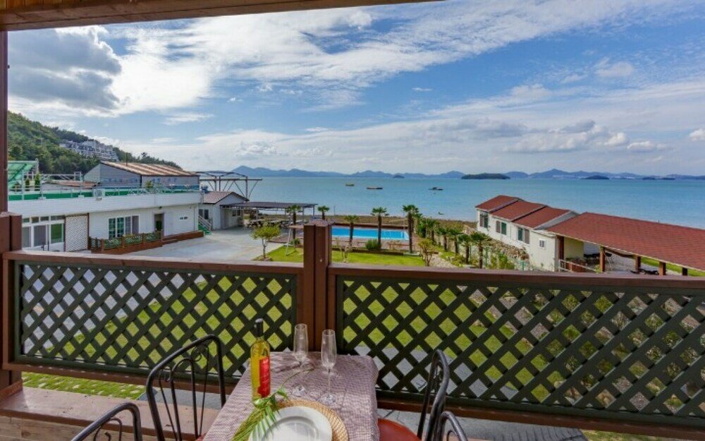 Фото Yeosu Glow Floor Pension