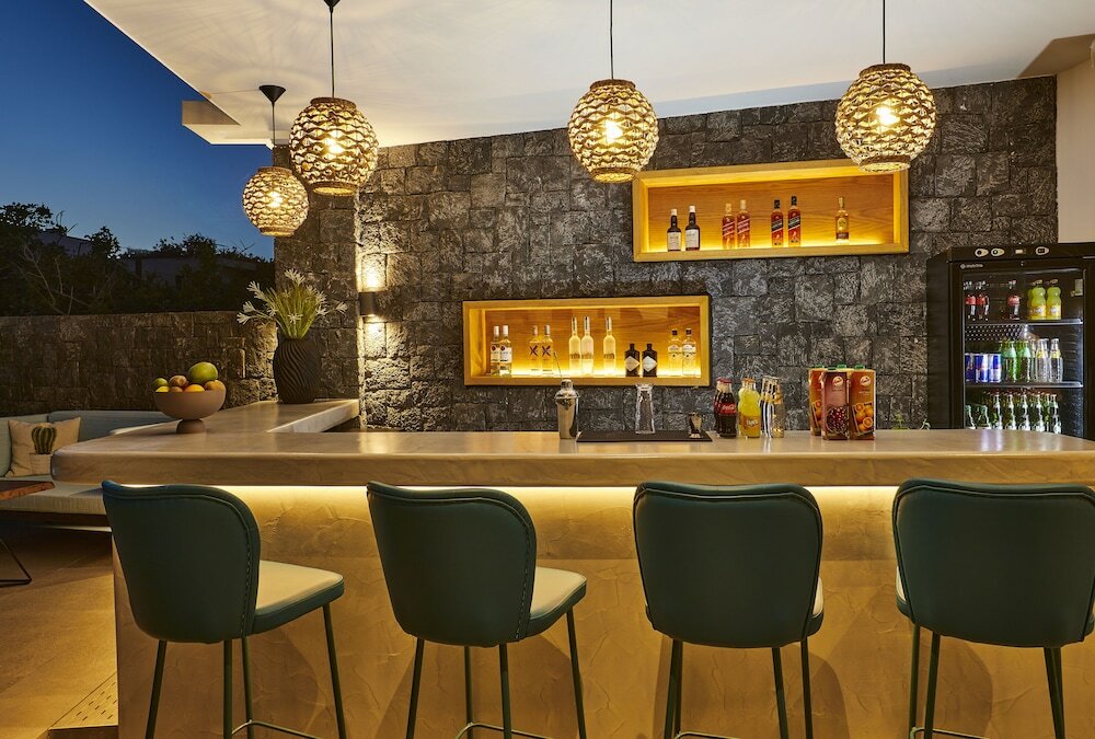 Фото Mountain and Sea Suites